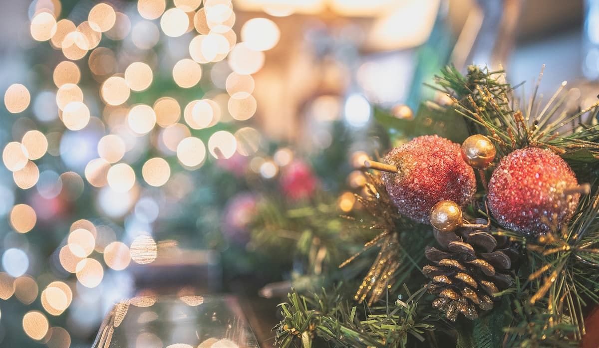 7 Natural Home Fragrance Ideas For The Holidays