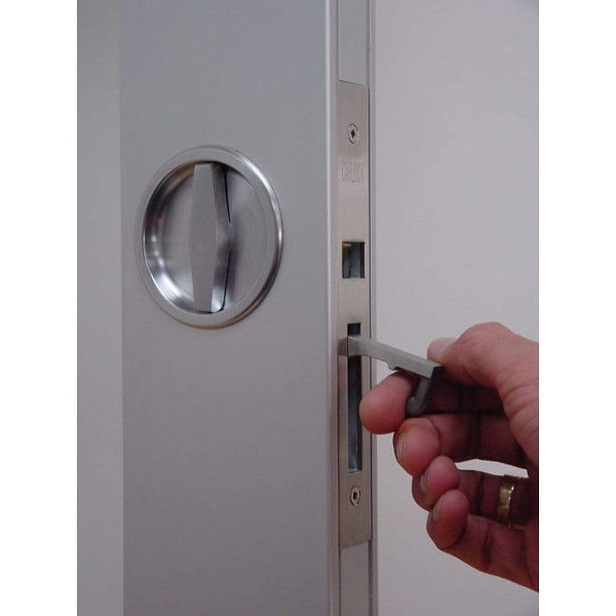 Flush Turn Handle & Lock For A Pocket Door